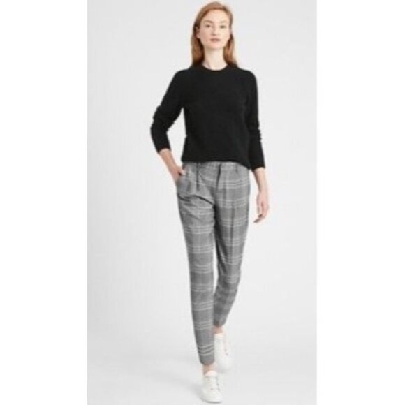 Banana Republic Pants - Banana Republic $98 Plaid Pleated Front Ankle Pants High Rise Size 8 NWT
